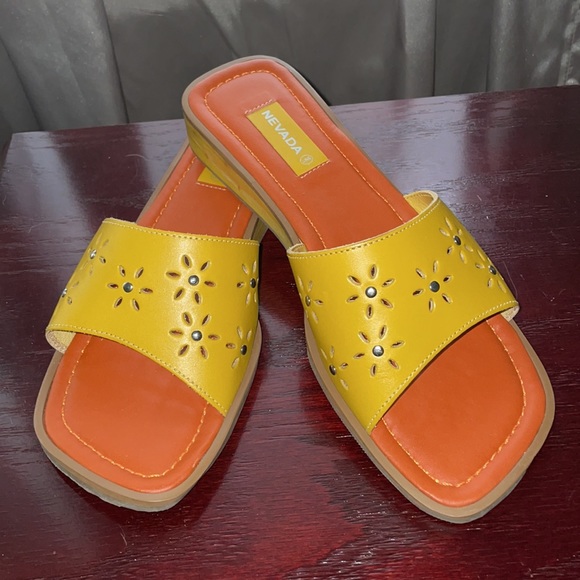 Sandals by Nevada, Yellow/Orange Low Heel, Sz 9 - Picture 9 of 13